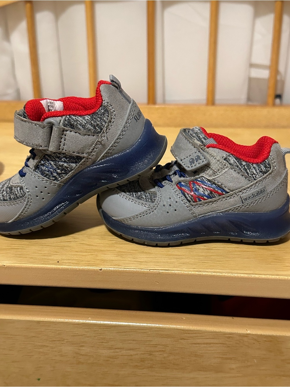 Toddler boys size 4 surprize light up sneakers